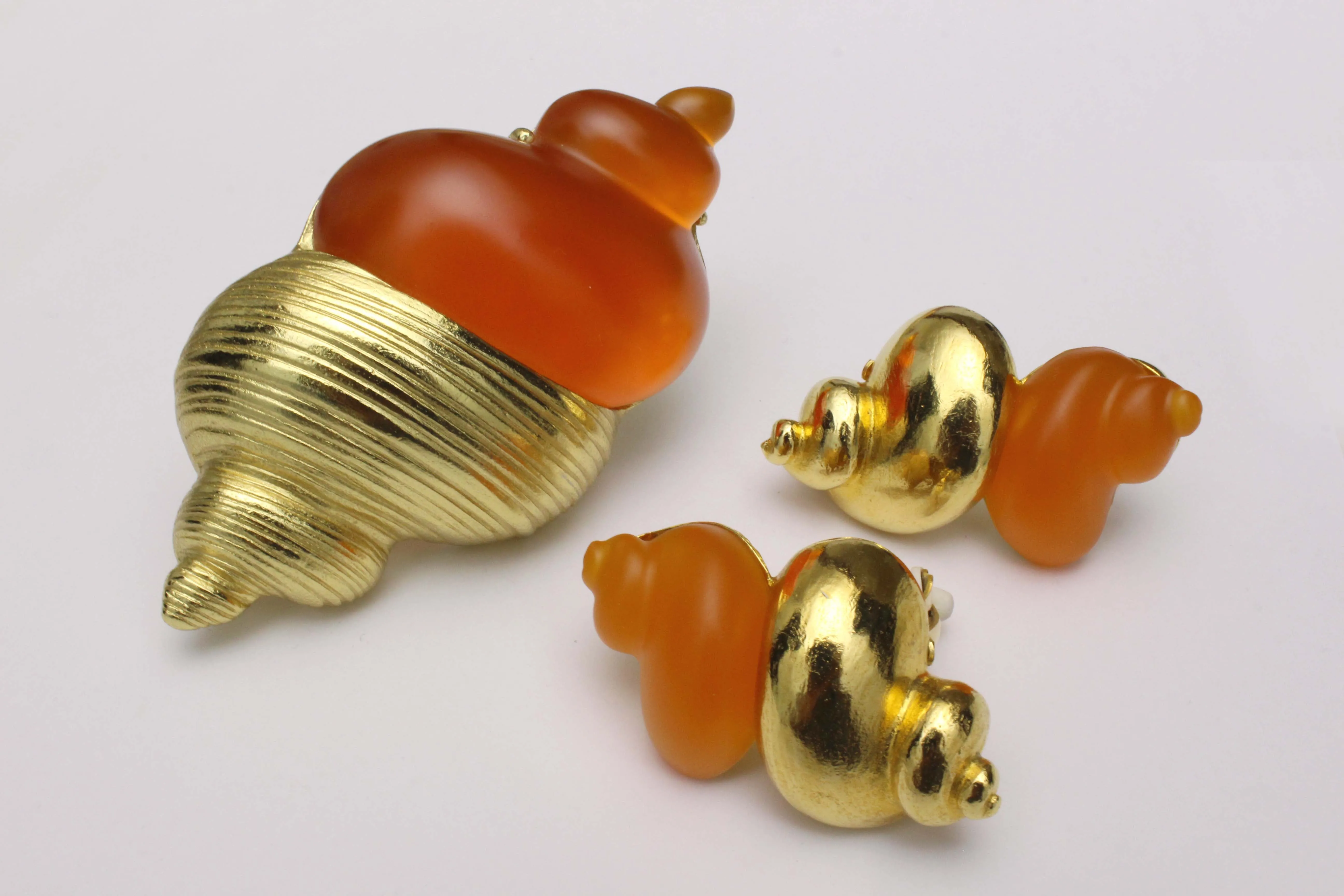 CHRISTIAN DIOR shell earrings and brooch pendant set